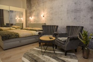 1 غرفة نوم ومكتب وتجهيزات عازلة للصوت ومكواة/لوح كي