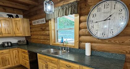 Secluded Luxury Lodge 57 acres Hocking Hills Ohio
