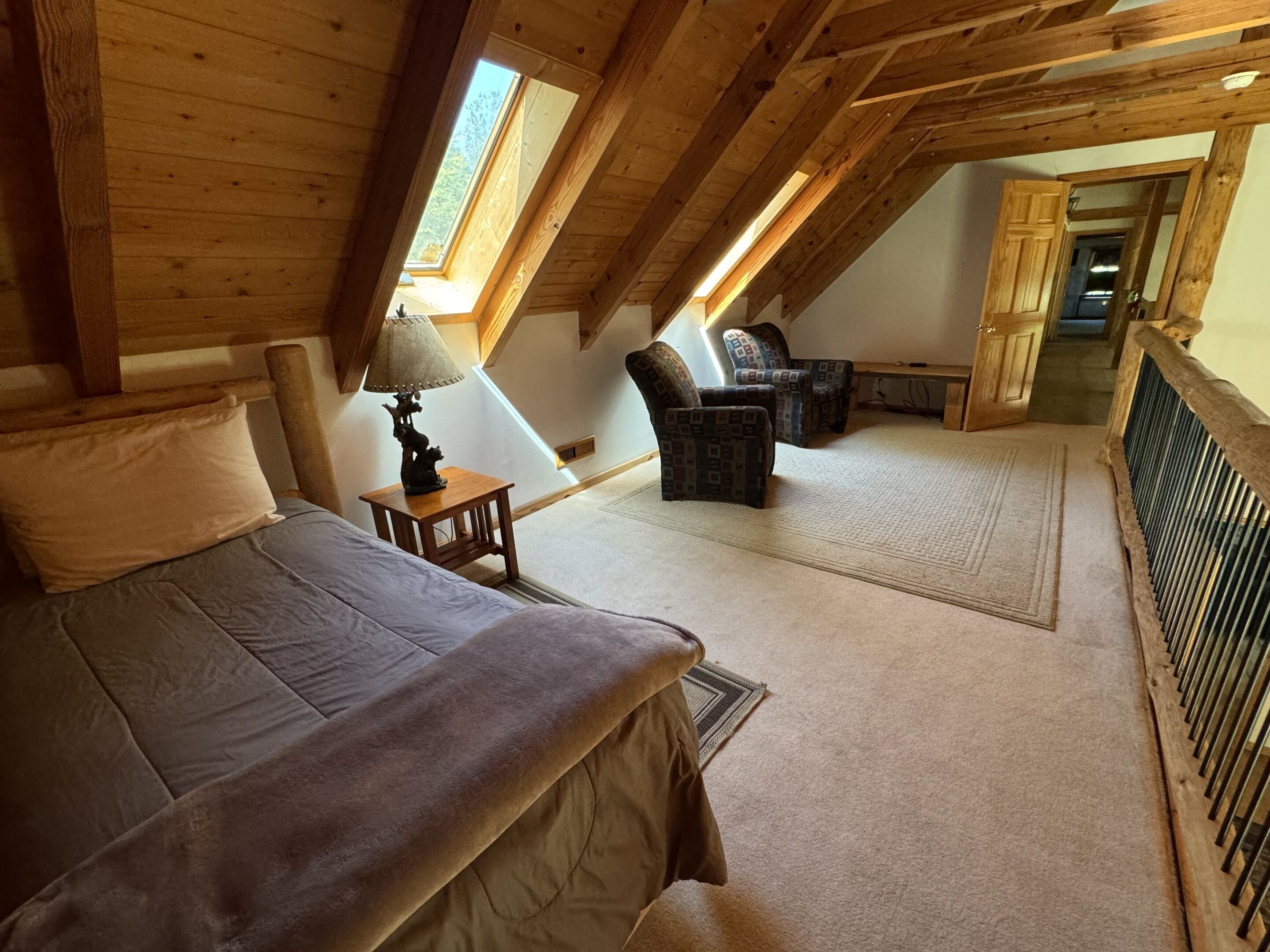 6 bedrooms, iron/ironing board, WiFi (free), bed sheets