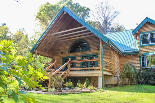 Secluded Luxury Lodge overlooking private 57 acre in Hocking Hills Region
