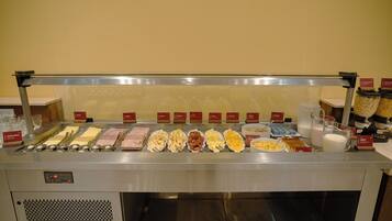 TĂ€gliches inbegriffenes FrĂŒhstĂŒcksbuffet