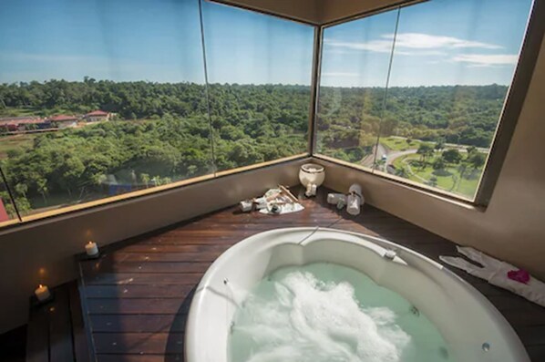 Indoor spa tub