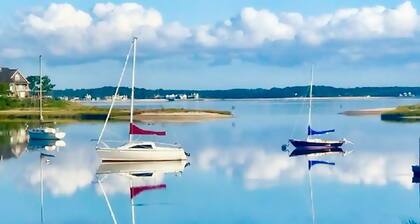 One Bedroom Hamptons Waterfront Cottage