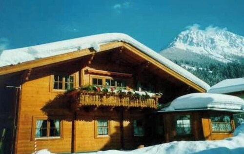 Small apartment 2-4 pers, wooden log cabin, cozy, quiet, sunny, close to the center