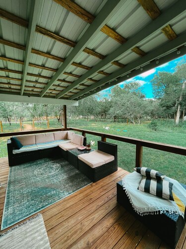 Ocio Ranch Main House & Guesthouse