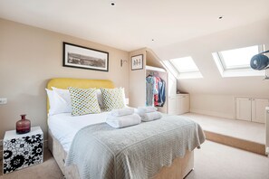 Room - Deluxe Fulham Home Close to the River Thames by Underthedoormat (London)