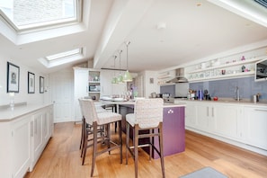 Superior House (3 Bedrooms) | Private kitchen