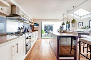 Superior-Haus (3 Bedrooms) | Eigene Küche | Kühlschrank, Mikrowelle, Ofen, Herdplatte