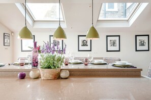 Superior-Haus (3 Bedrooms) | Essbereich im Zimmer