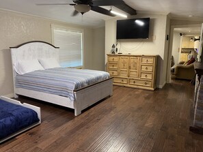 2 bedrooms, iron/ironing board, free WiFi, bed sheets - Waterfront 2 bedroom home- (Florien)