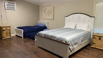 2 bedrooms, iron/ironing board, free WiFi, bed sheets