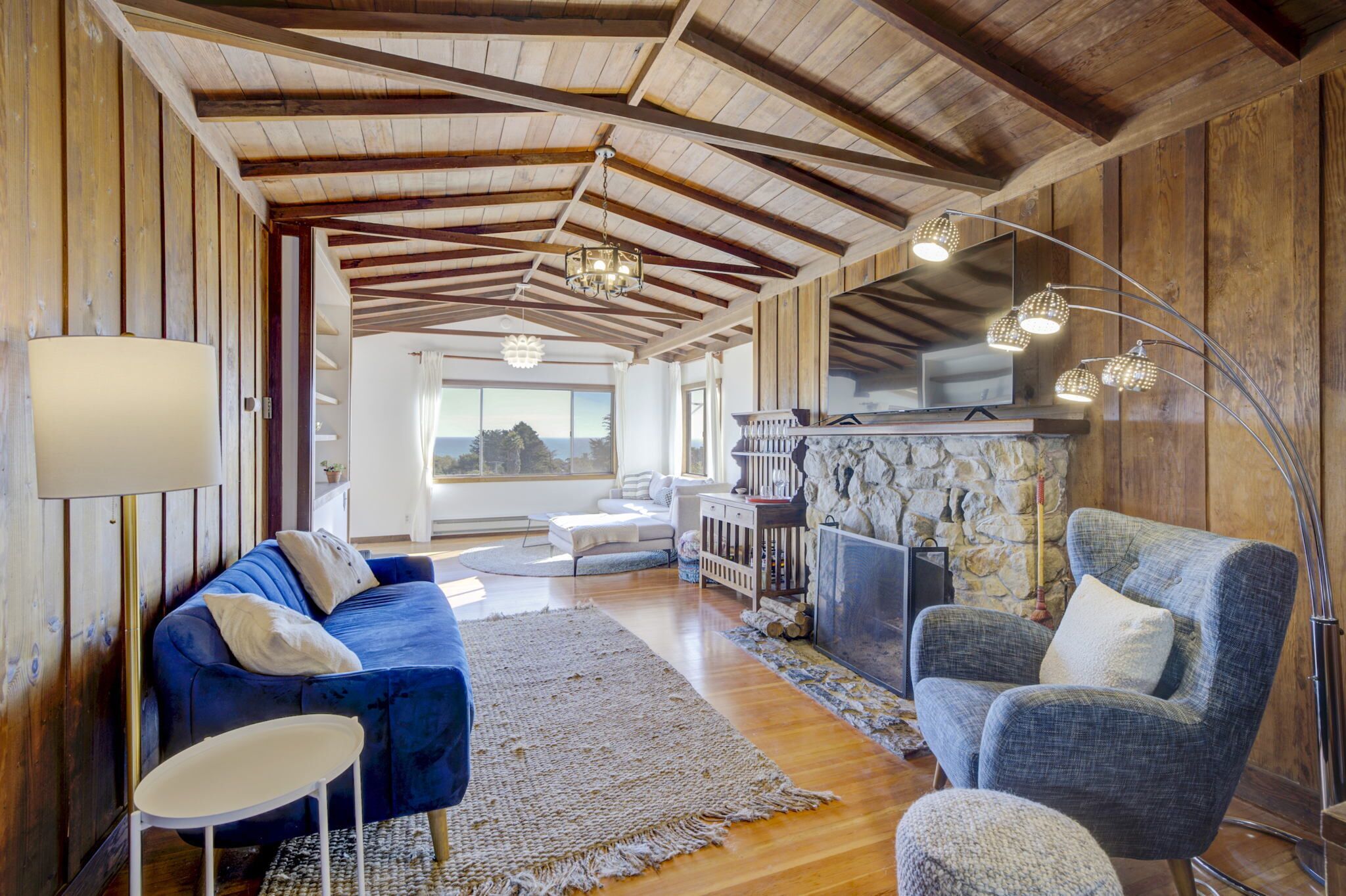 Gorgeous cozy home with sea views, wood burning fireplace, hot tub  & parking.