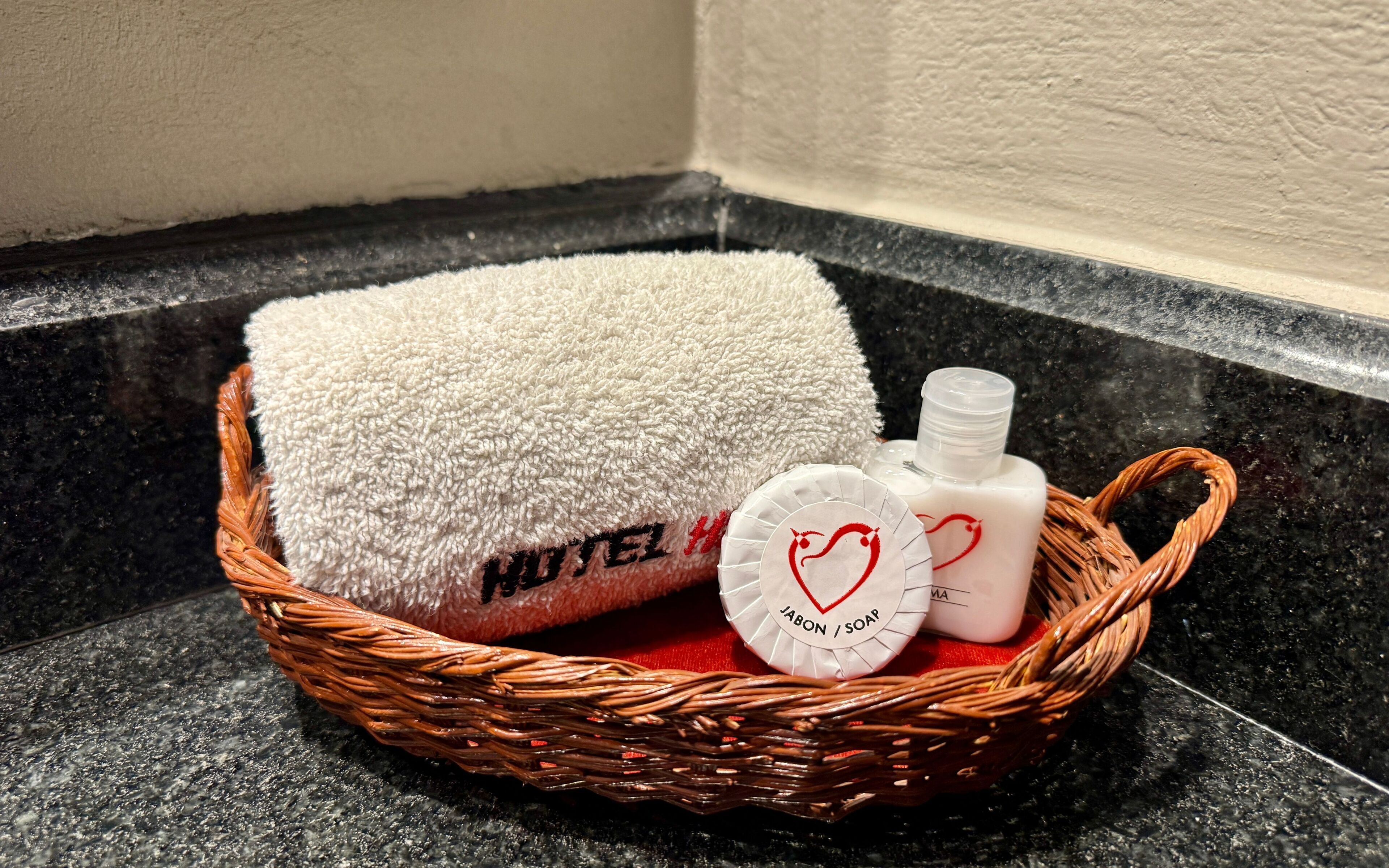 Standard Room, 1 King Bed | In-room safe, free WiFi, bed sheets