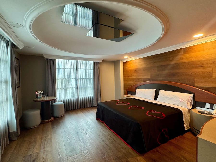 Standard Room, 1 King Bed | In-room safe, free WiFi, bed sheets