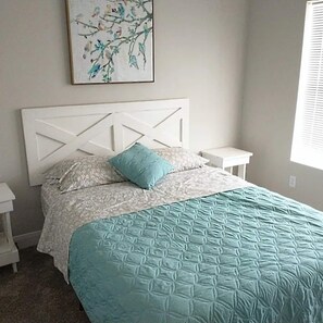 3 Schlafzimmer, Schreibtisch, Bügeleisen/Bügelbrett, Reisekinderbett