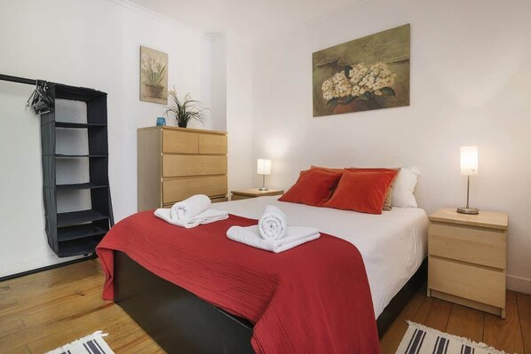 1 chambre, fer et planche à repasser, Wi-Fi, literie fournie