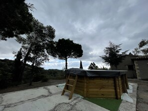 Bañera de hidromasaje al aire libre