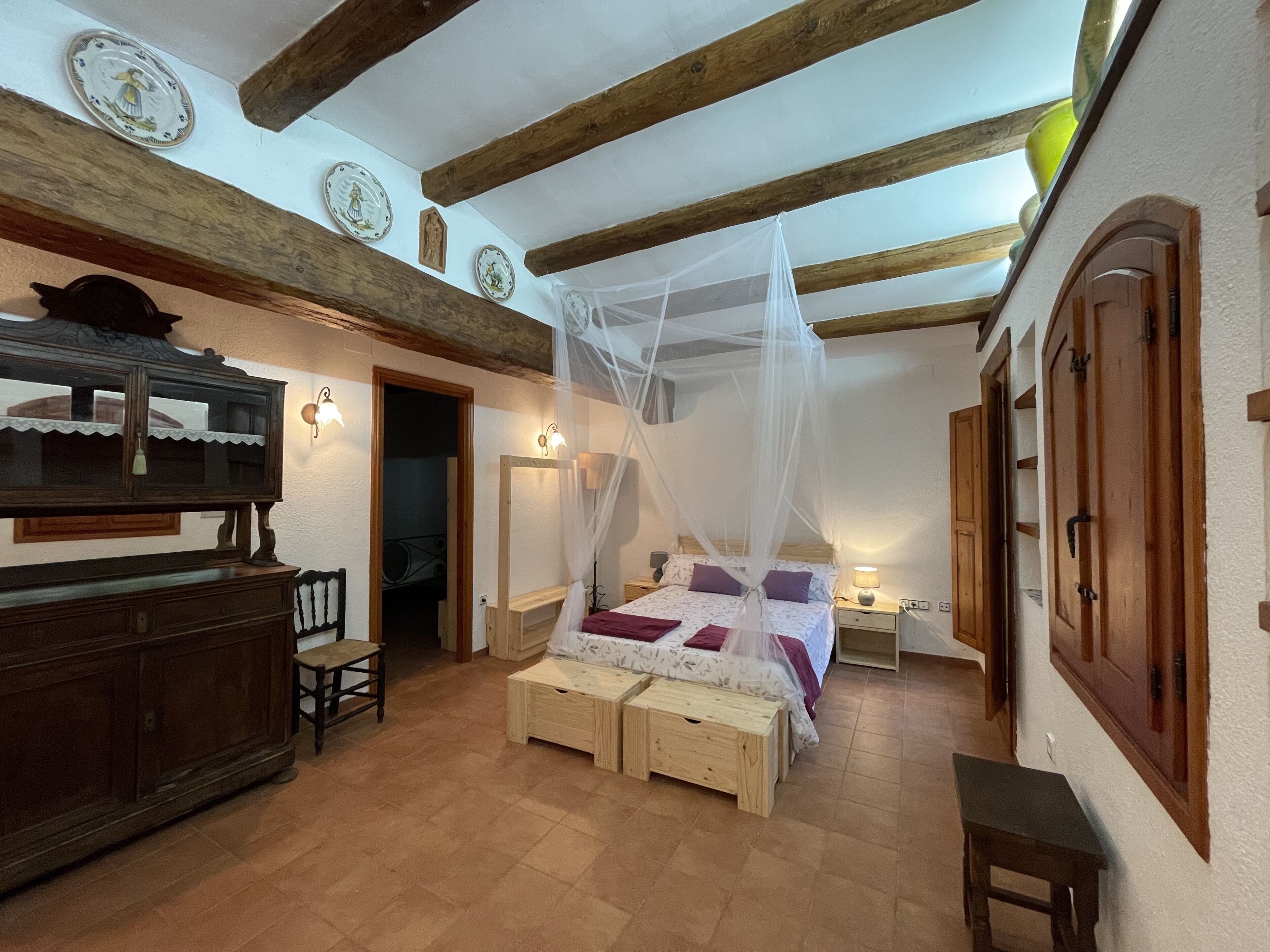 5 bedrooms, iron/ironing board, free WiFi, bed sheets