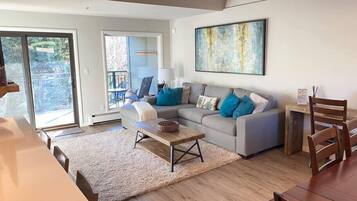 Fernseher, Kamin, Arbeitsbereiche