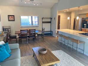 Interior - 3 Bdr apartment close to Lionshead. (Vail)