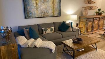 Fernseher, Kamin, Arbeitsbereiche