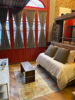 TV - Estudio, en casa de 1910, a una cuadra del Angel (Ciudad de México)