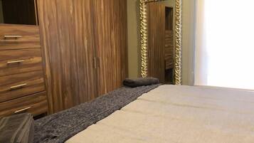 2 bedrooms, iron/ironing board, internet, bed sheets