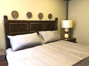 2 bedrooms, iron/ironing board, WiFi