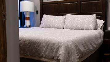 2 bedrooms, iron/ironing board, WiFi