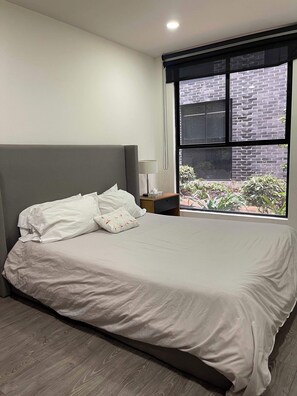 2 bedrooms, iron/ironing board, WiFi