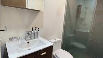 Douche, sèche-cheveux