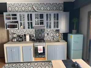 Fridge, microwave, oven, stovetop