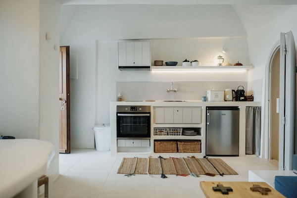 Køleskab, ovn, kogeplade, kaffe-/temaskine