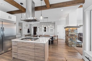 Interior - Spacious 4 Bedroom home with Panoramic Sunsets (Kalispell)