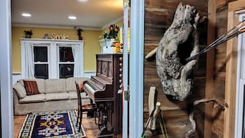 智能电视、书、立体声音响