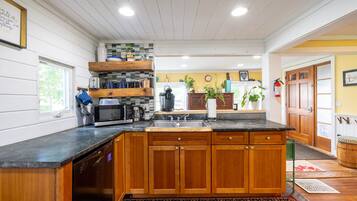 冰箱、微波炉、烤箱、炉灶