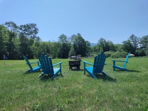 Property grounds - Hidden Gem in White Mtn: Pet Friendly and close to Hiking and ATV trails (Warren)