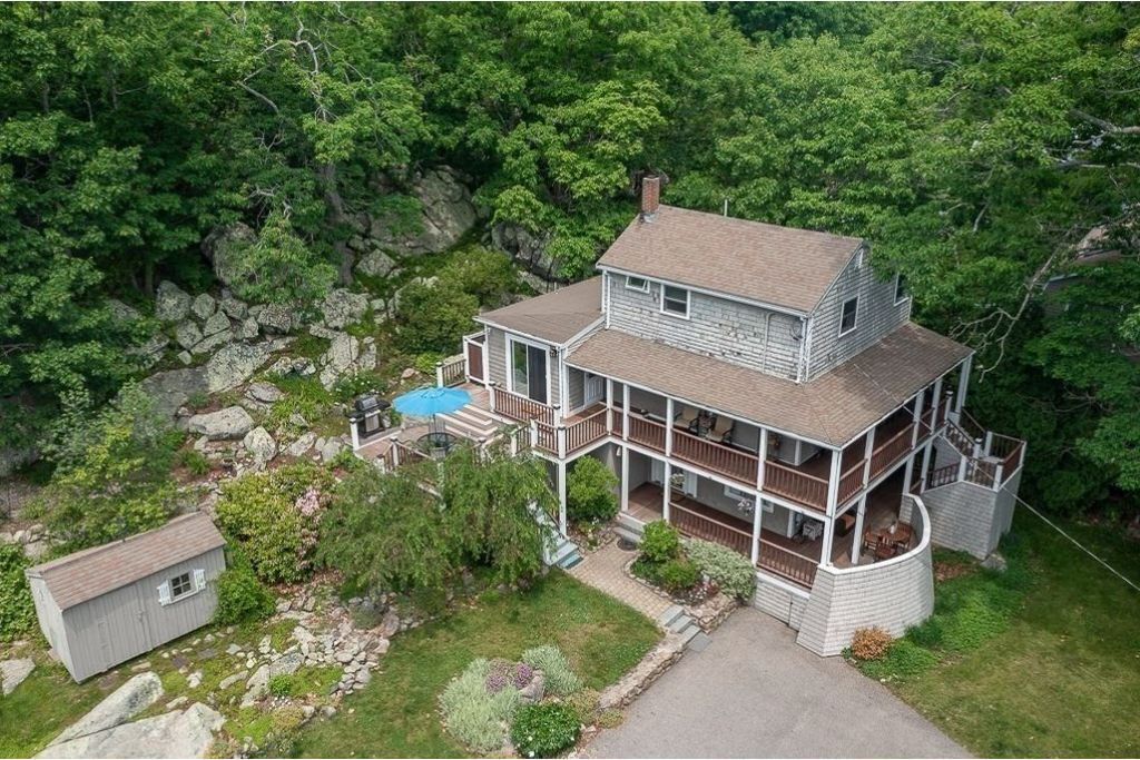 Walk to Good Harbor and Long Beach -Vacation Home