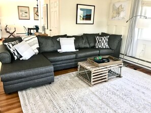 TV - Walk to Good Harbor and Long Beach -Vacation Home (Gloucester)