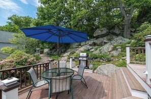 Outdoor dining - Walk to Good Harbor and Long Beach -Vacation Home (Gloucester)