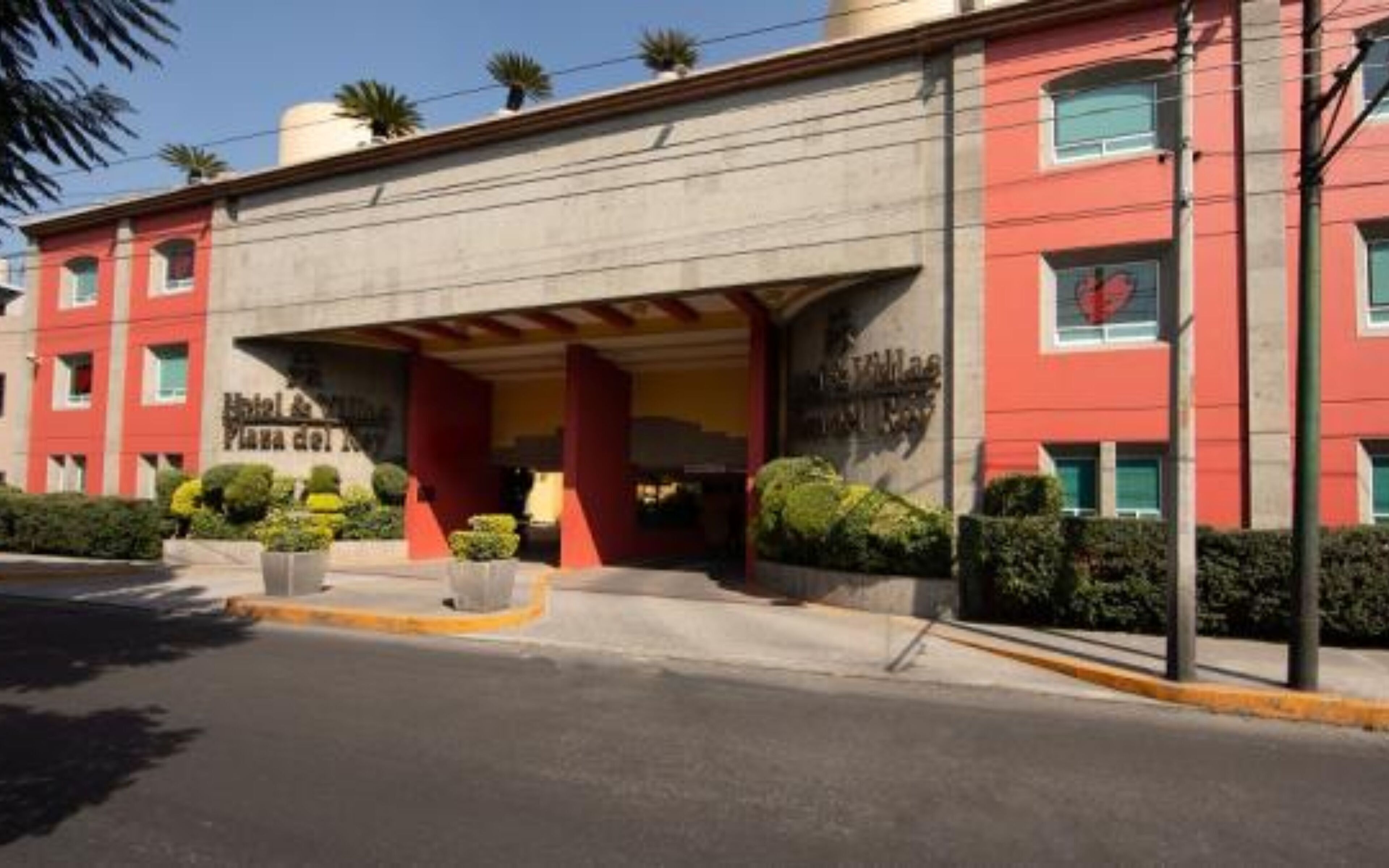 Vista frontal de la propiedad