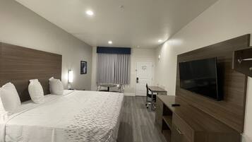 Basic Room | Desk, blackout drapes, iron/ironing board, free WiFi