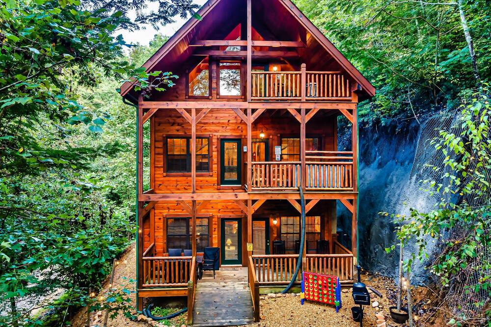 Luxury 4Bed & 3Bath Cabin: Firepit/Sauna/Game Room/Pigeon Forge/Gatlinburg
