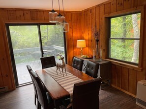 Dining - Nestled in the Woods of Chimney Hill--Very Close to Wilmington VT/Mt Snow (Wilmington)