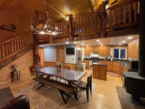 5 acre Cabin with Pond & Stream!