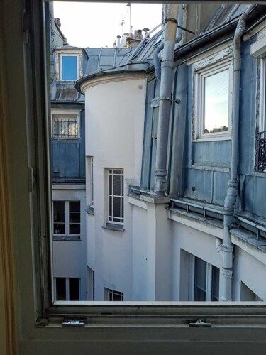 Adorable and typically Parisian maid's room