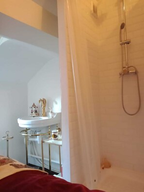 淋浴設備、提供毛巾、番梘、廁紙