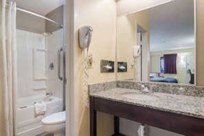Bathroom - Rodeway Inn and Suites Monroeville Pittsburgh (Monroeville)