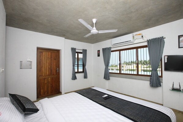 Classic Double Room | Desk, iron/ironing board, free WiFi - Hotel Du Palais (Vanur)