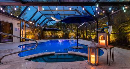 Sailfish Cove –Tropical Escape Minutes from Delray